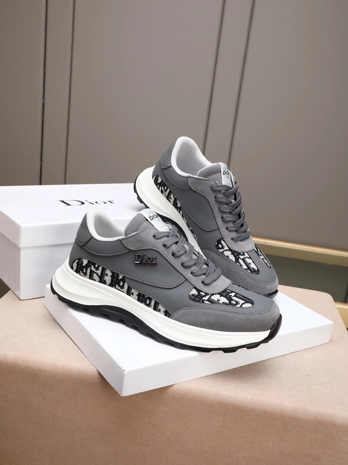 Men's shoes 💰P460 Dior's avant-garde and versatile fashionable men's shoes are privately modeled, calfskin stitched with Dior's special waterproof fabric, fashionable, simple, elegant, trendy, eye-catching, and pursuing class. It will subvert old ideas and be a must-have for fashionistas who want to spend time with you! Must keep it for yourself! High-end comfort but low-end, high-end quality workmanship. Code number: 38-44 (45 customized) 3 colors for your choice [kiss][kiss][kiss]